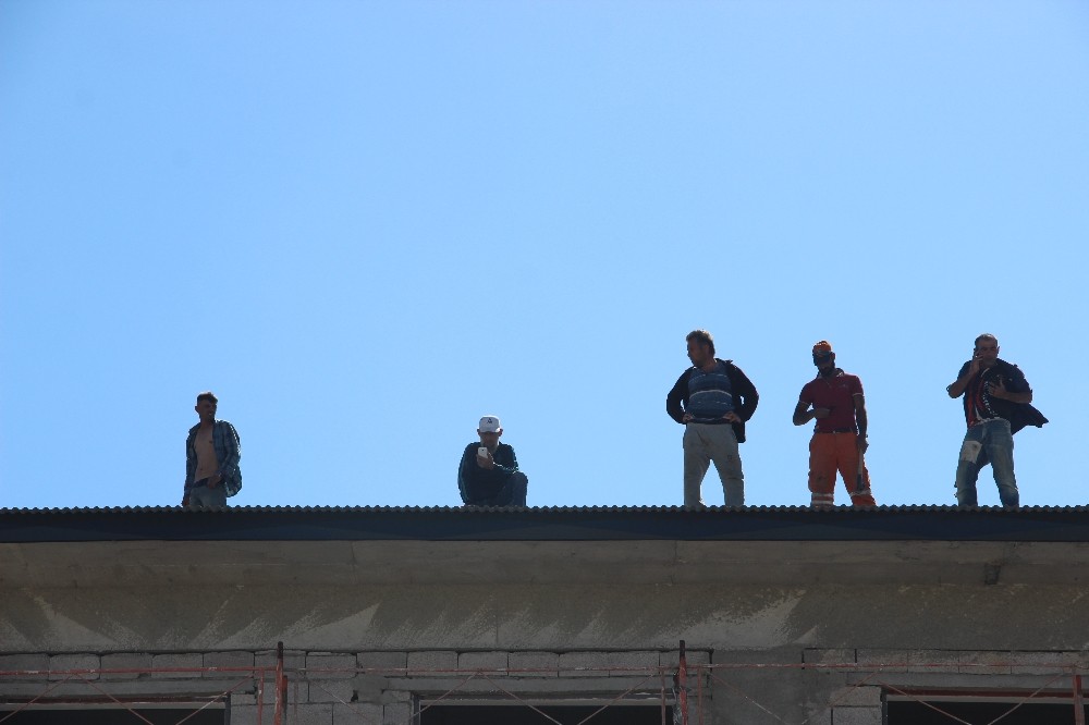Paraları eksik yatan 8 işçi intihara kalkıştı 