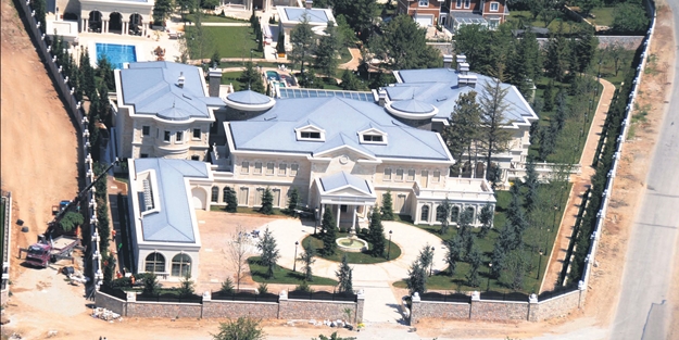 Paralel saray hocasız kaldı