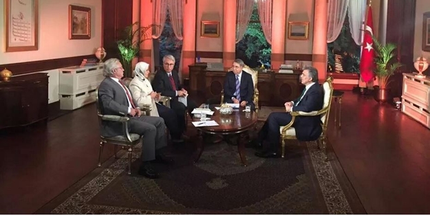 Paralelciler Gül'e isyan etti - FOTO