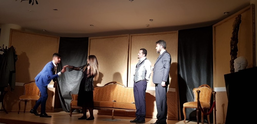 “Paramı Ver” tiyatro oyunu izleyicilerle buluştu 