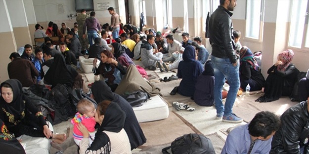 Parası biten 40 göçmen Diyarbakır otogarında kalıyor