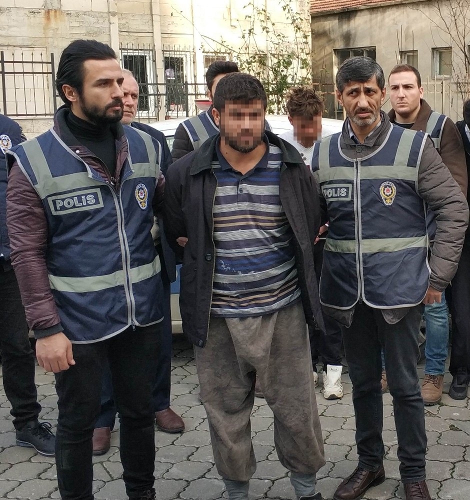 Parası için öldürüp banyoda testere ile parçalamış 