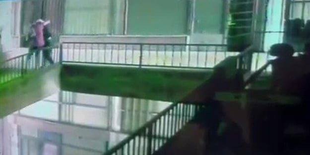 Parasını alamayınca patronunu bıçaklayarak öldürdü! Dehşet anları anbean kamerada!