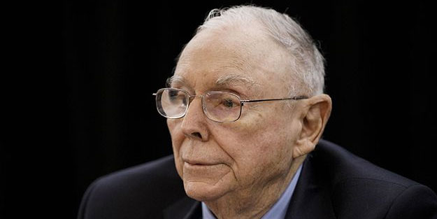 Parayı koklayan adamdan borsa ve kripto para uyarısı