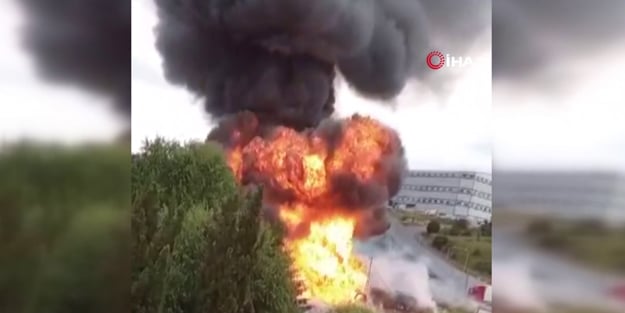 Parfüm fabrikasında patlama! Şişeler sokağa sıçradı