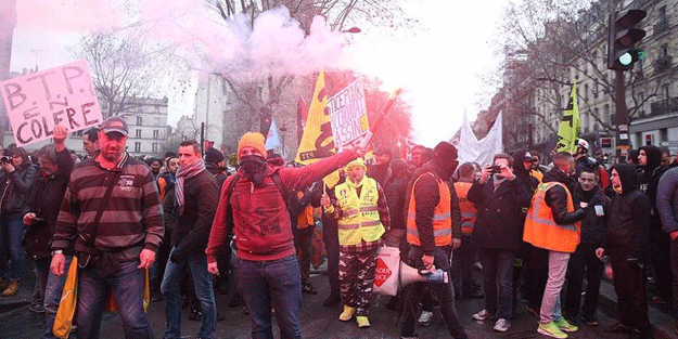 Paris düşüyor Mr. Macron Fransa bunu konuşuyor "Metro, iş, tabut!"