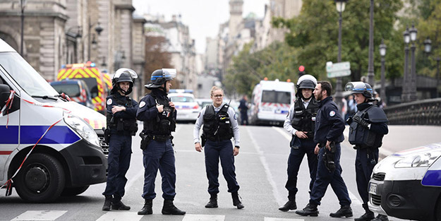 Paris Emniyetinde saldırı! Ölüler var