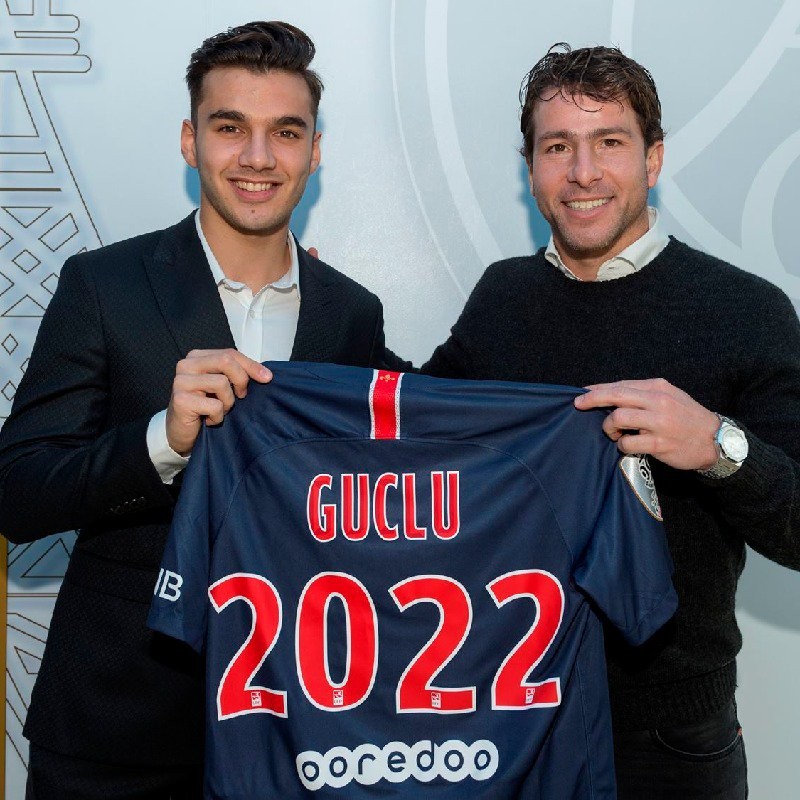 Paris Saint-Germain, Metehan Güçlü ile profesyonel sözleşme imzladı 