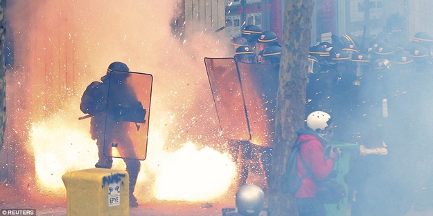 Sokaklar alev alev, endişeliyiz