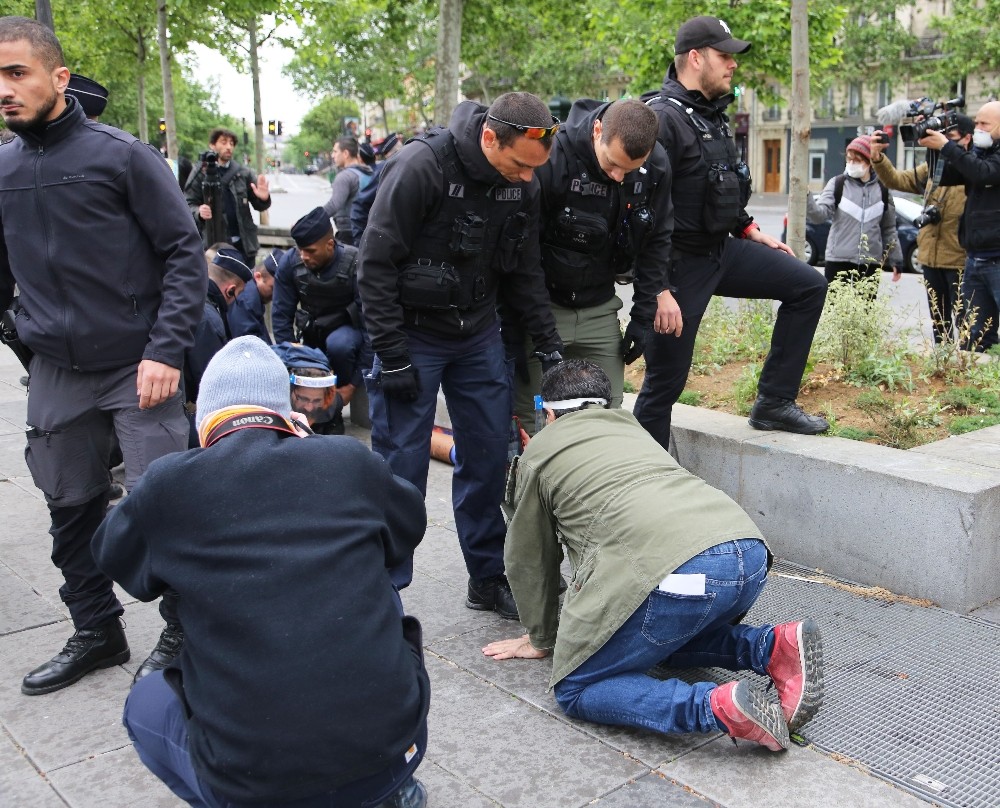 Paris’te 1 Mayıs’ı kutlayan bir Kürt gruba polis müdahalesi 