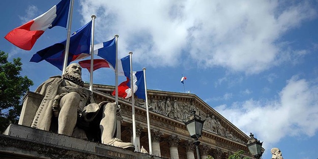 Paris'te 'asrın banka skandalı'