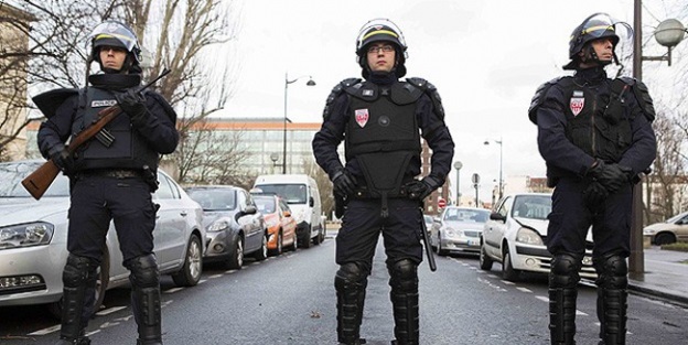 Paris'te 'Cumhuriyet yürüyüşü' için üst düzey önlem