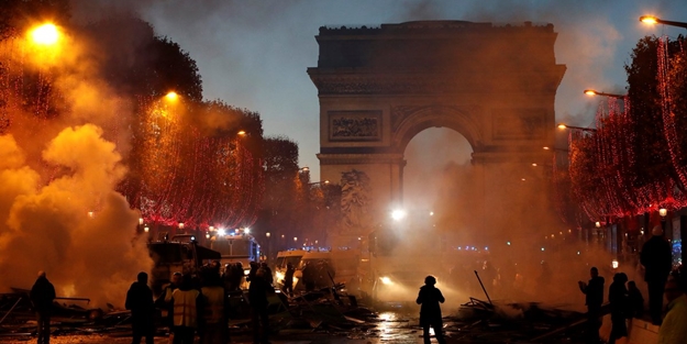 Paris'te 'Fransız İhtilali': Göstericilere orantısız müdahale ediliyor