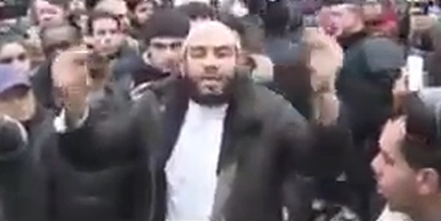 Paris'te gerçekleri haykıran Müslüman, paylaşım rekorları kırdı