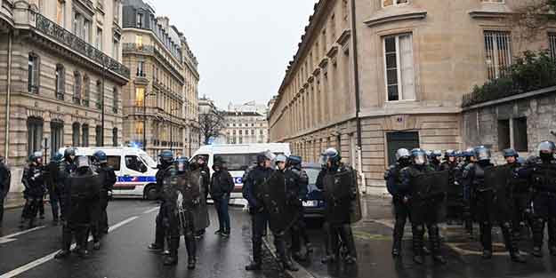 Paris'te geri sayım başladı! 8 bin polis görev yapacak