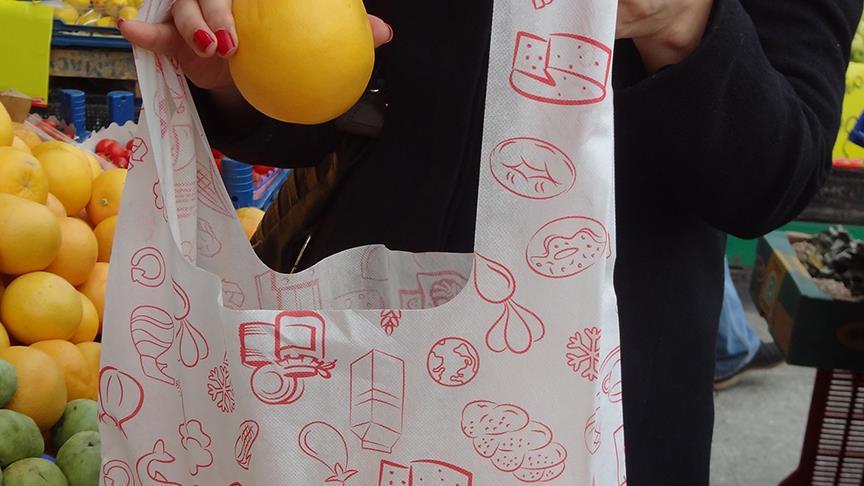 Paris'te marketlerde plastik poşet yasağı