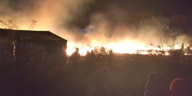 Paris'te mülteci kampı ateşe verildi