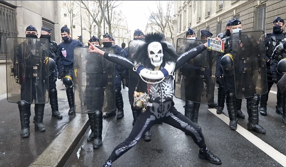 Paris’te protestolar devam ediyor!