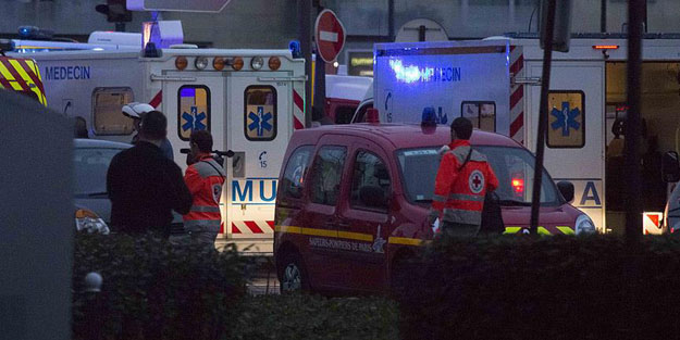Paris'te üç saldırı: Ölü sayısı artıyor