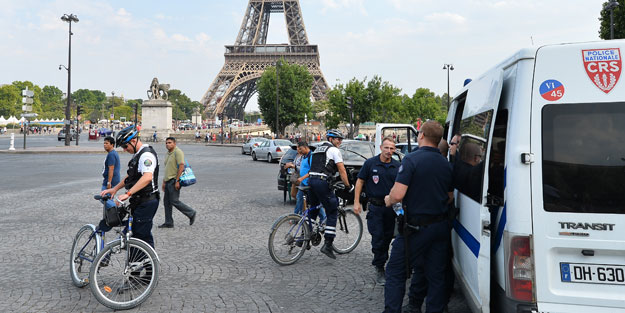 Paris'te terör alarmı en üst seviyeye çıkarıldı
