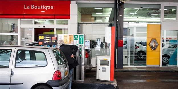 Paris'te yakıt sıkıntısı!