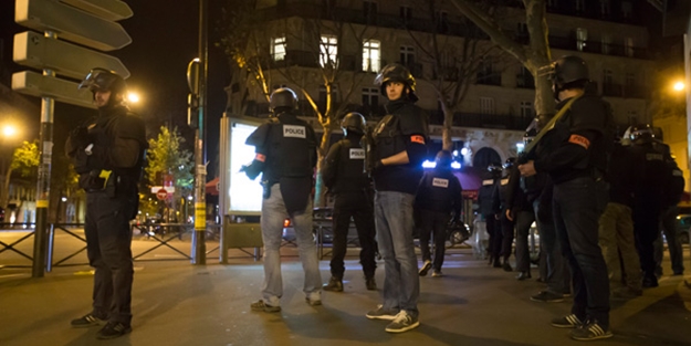 Paris'te yaşayan Türkler için önemli uyarı!