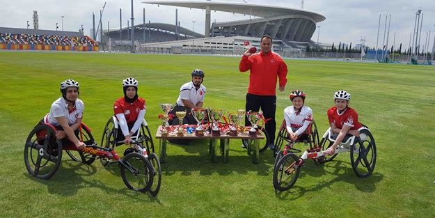 Paris’teki Grand Prix’e engelli sporular damgasını vurdu