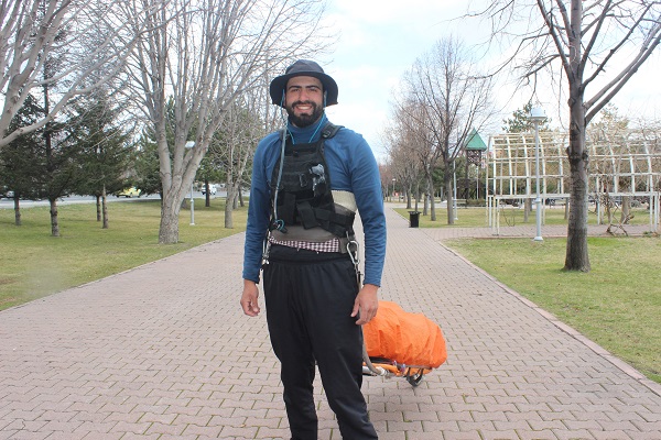 Paris'ten yola çıktı Türkiye'ye ulaştı! Fransa'dan Mekke'ye yürüyerek gidiyor
