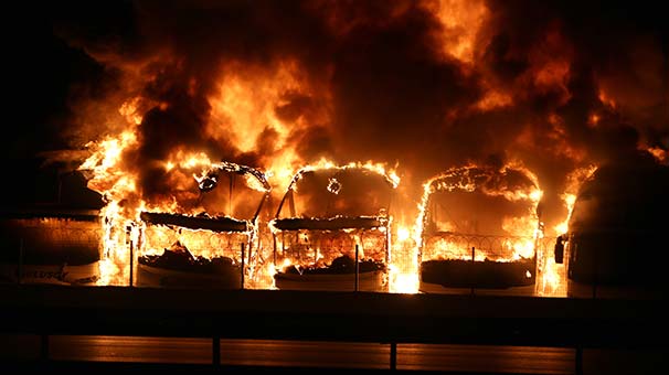 Park halindeki 7 otobüs yandı