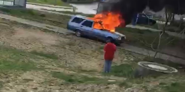 Park halindeki araç alev alev yandı