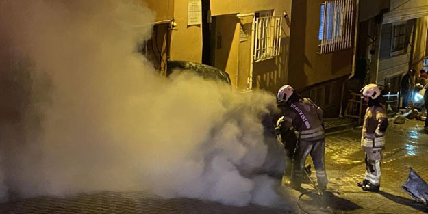 Park halindeki araç alev alev yandı