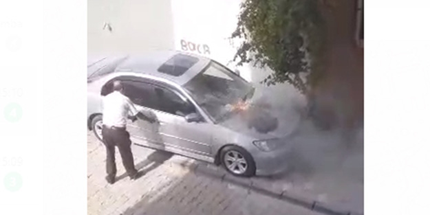 Park halindeki araç durup dururken yanmaya başladı