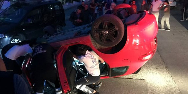 Park halindeki araçlara çarpıp takla attı