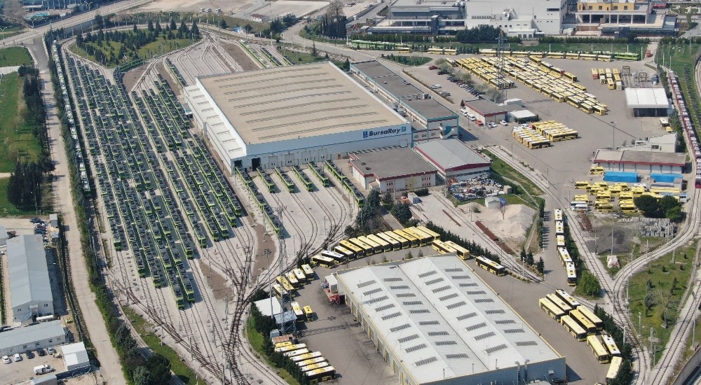 Park halindeki binlerce otobüs ve metro vagonu havadan böyle görüntülendi 