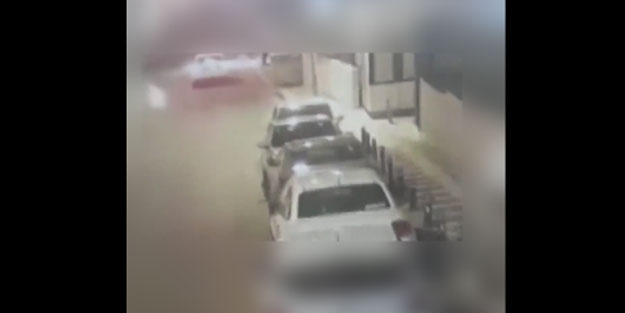 Park halindeki kamyonetin saniyeler içerisinde çalındı! İşte o anlar