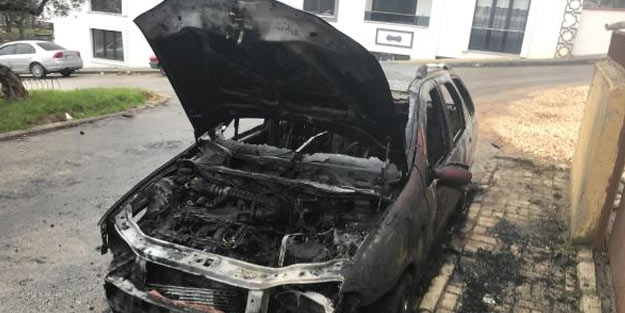Park halindeki LPG'li otomobil yandı