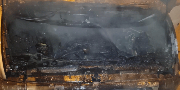 Park halindeki minibüs küle döndü