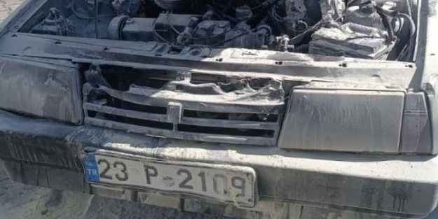 Park halindeki otomobil alev aldı