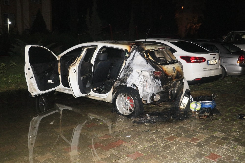 Park halindeki otomobil benzin dökülerek kundaklandı 