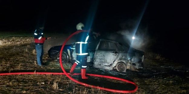 Park halindeki otomobil yandı