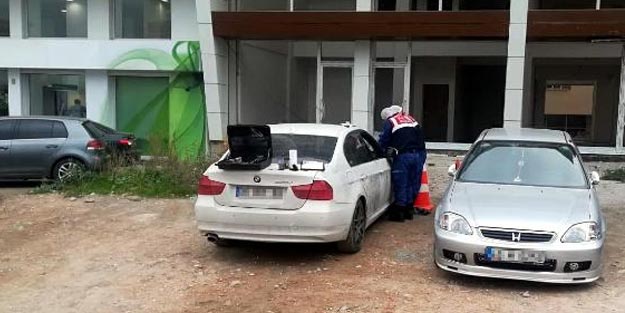 Park halindeki otomobilden içinde 160 bin lira olan çanta çalındı