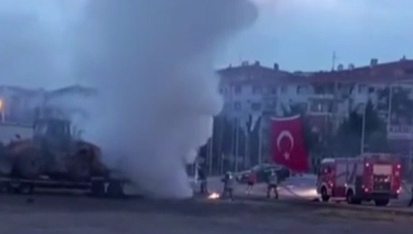 Park halindeki tır böyle alevler içinde kaldı
