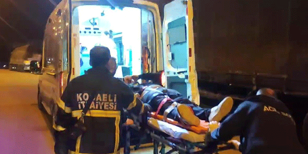 Park halindeki tıra çarptı, yaralanan arkadaşını araçta bırakıp kaçtı