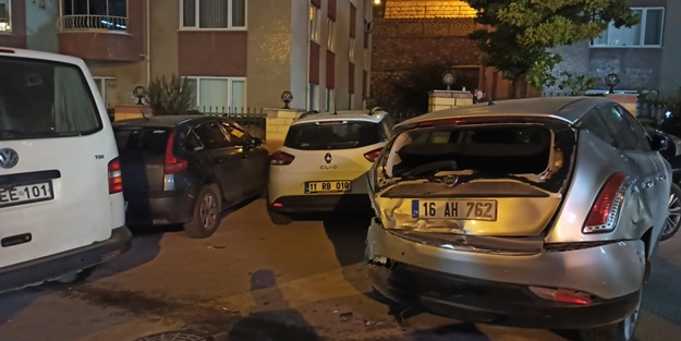 Park halindeyken freni boşalan minibüs 6 araca çarptı