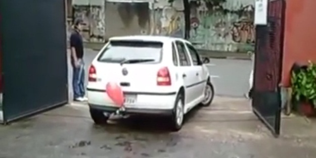 Park sensörü dedikleri... - VIDEO