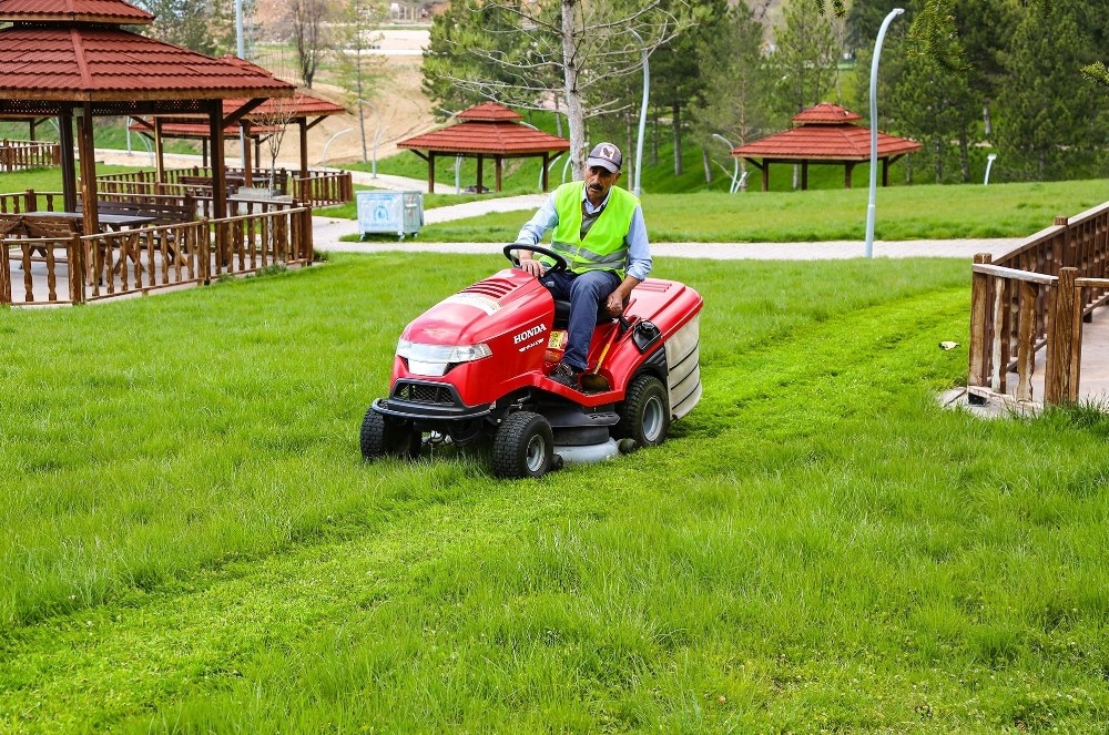 Park ve bahçelerde bahar temizliği 