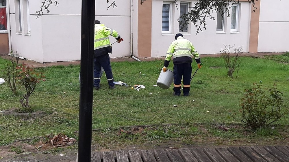 Park ve bahçelerin temizliği yapıldı 