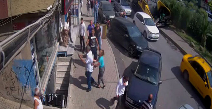 Park yüzünden çıkan kavgada bir adam silahıyla dehşet saçtı