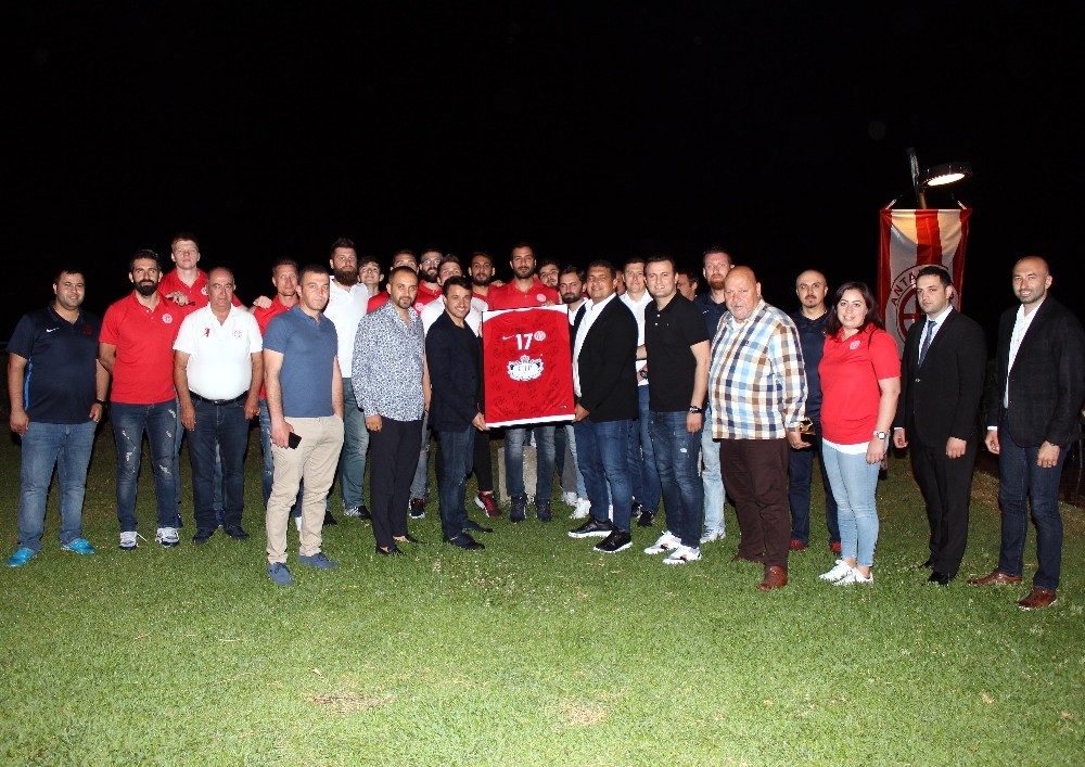 Parkenin Akrepleri başarıyı kutladı 