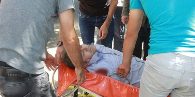 Parkın ortasında silahlı bıçaklı kavga! Yaralılar var